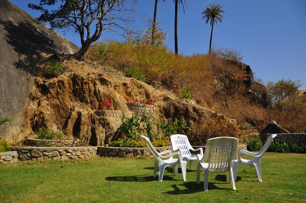 Hotel Oasis Monte Abu Exterior foto