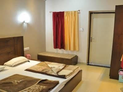 Hotel Oasis Monte Abu Exterior foto