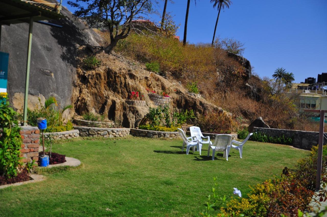 Hotel Oasis Monte Abu Exterior foto